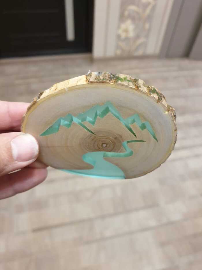 Толщина около 1 см.