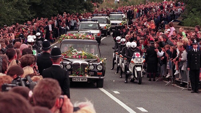 Фотография с похорон принцессы Дианы