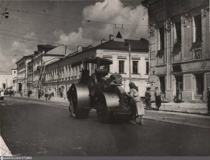 Бывший дом Болдырева (угловой с белыми стенами. Кремлёвкая, 7) 1960 год.