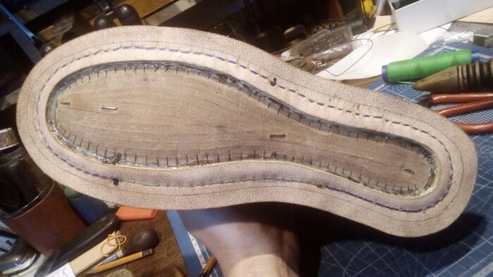 Должно получиться нечто подобное. По краям я залил клей.