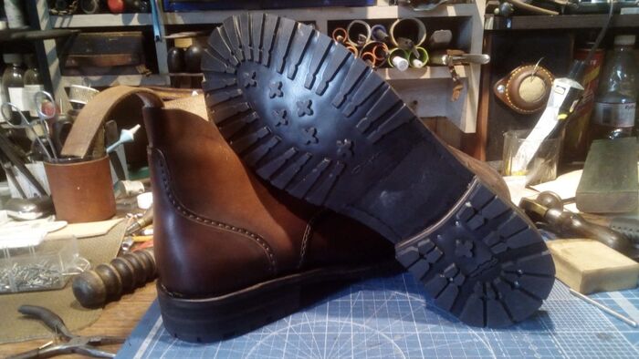 Финальная обработка воском и полировка