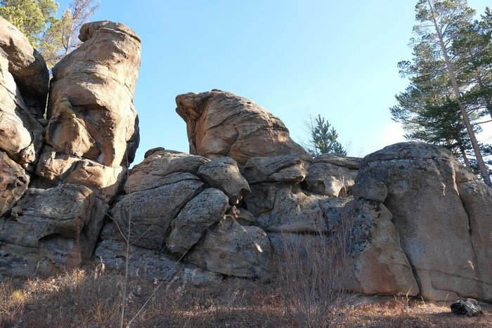 Более округлые формы скальных останцев