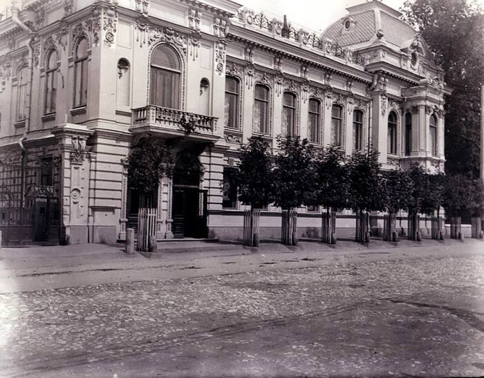 Ул. Горького, 19 (Дом Чукашева. Аптека Шварца). 1900 – 1917 гг.