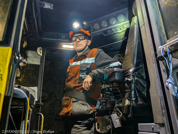 Из серии «Именно они делают Россию великой» - снято мной на руднике «Северный» (Кольская ГМК)