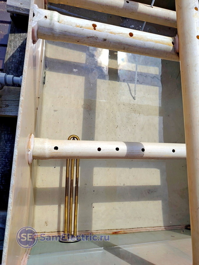 Обратите внимание – на фото вверху справа – датчик температуры. Про него и его монтаж подробнее я скажу позже.