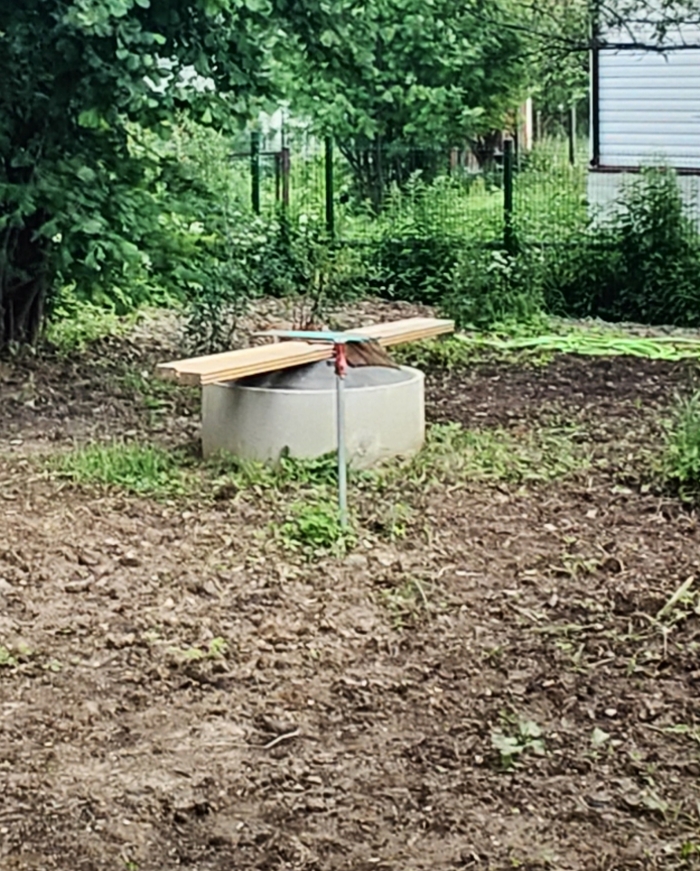 Как декорировать бетонное кольцо от колодца?