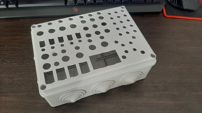 Насверлил дырок