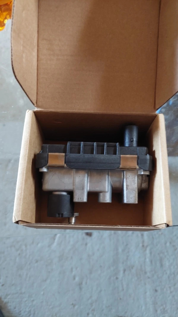 Подтеки масла на металле 