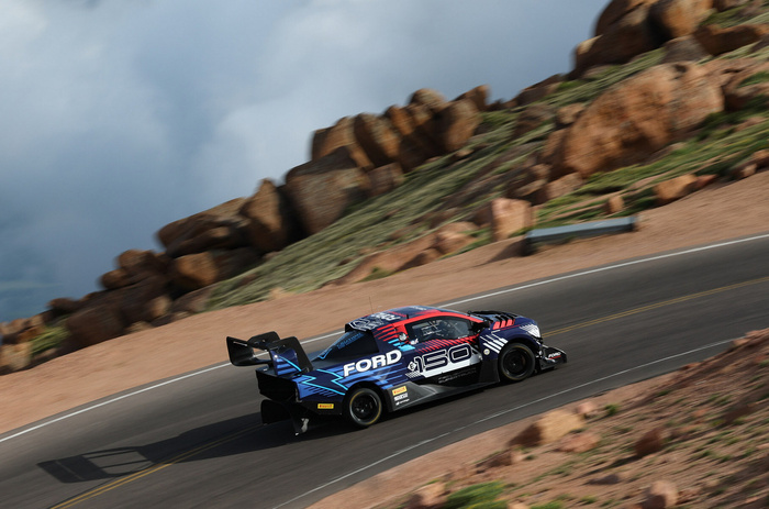 Ford F-150 Lightning Ромэна Дюма.