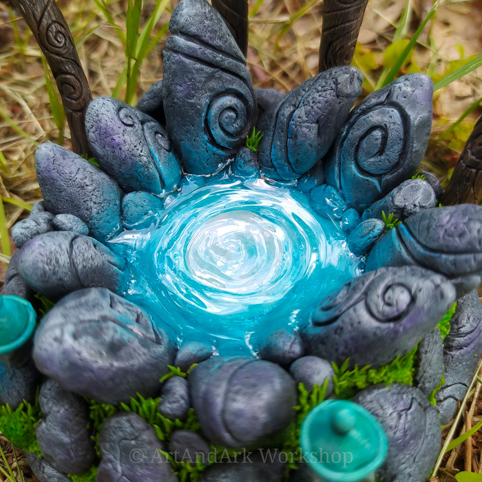 Экспериментировала с созданием волшебного эффекта мерцания внутри колодца и ряби на поверхности воды. Думаю, мне удалось :)