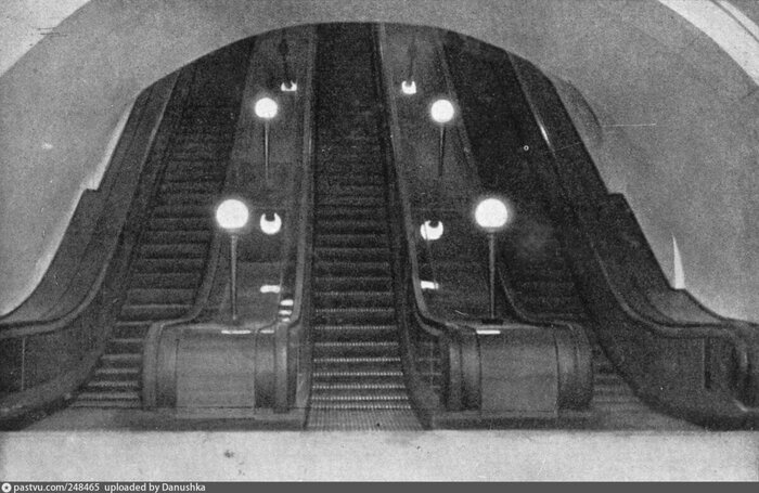 Эскалатор на станции "Лубянка", 1935.