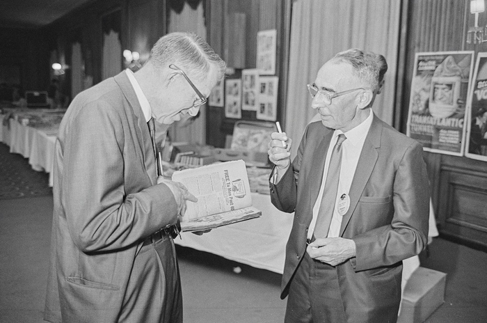 Со своим старым другом Джеком Уильямсоном