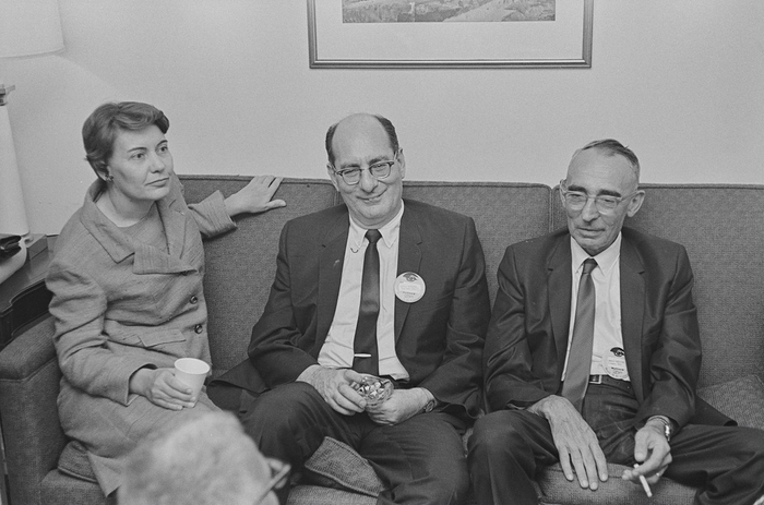 Э. Гамильтон со своим агентом Джулиусом Шварцем