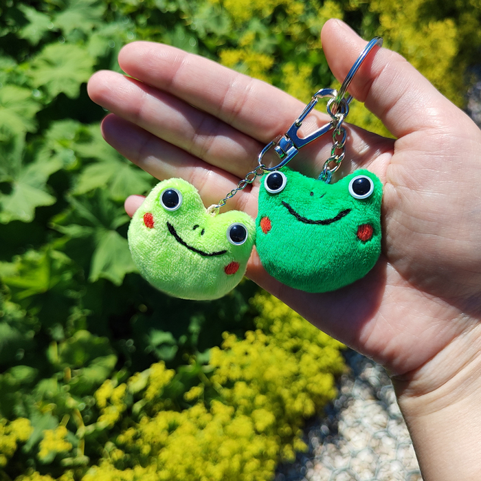 Лягушки брелочки