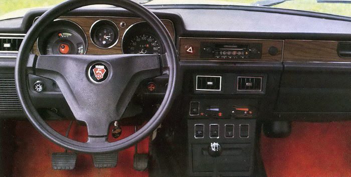 Комплектация и отделка ГАЗ-3102 была в начале 1980‑х эталоном советской роскоши