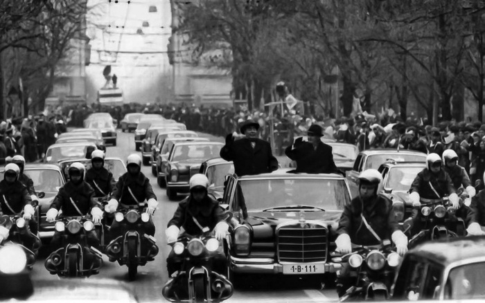 Леонид Брежнев и Николае Чаушеску в Бухаресте в Mercedes-Benz 600 семейства W100