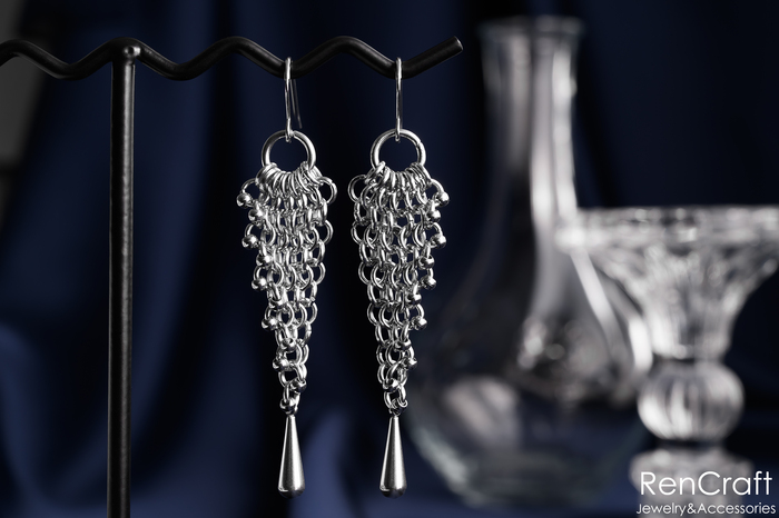 Длина 78мм, ширина 18мм, масса одной серьги 6.6гр.