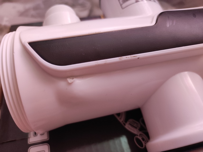 Включался "экранчиком вверх". Там под темной полосой экранчик, показывающий какую то температуру.