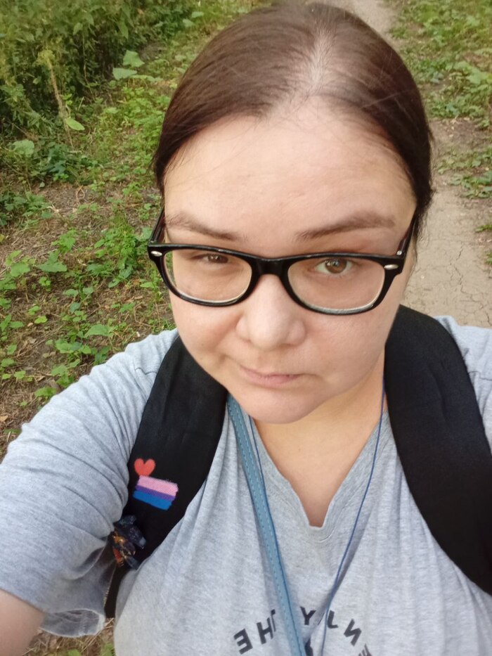 В очках норм такая