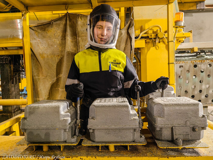 Из серии «Именно они делают Россию великой» - снято мной в Цехе электролиза никеля Кольской ГМК