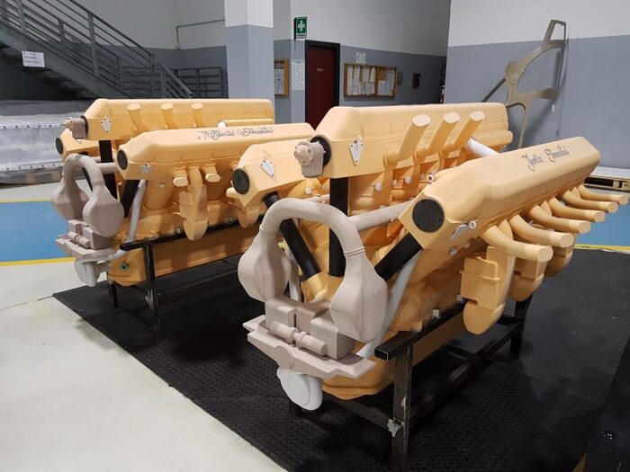 Два, почти завершенных, макета двигателей Isotta Fraschini L.750. Хотя оригиналы были бы предпочтительнее, сегодня их практически невозможно найти и доставить, и эти копии станут достойной заменой. (изображение предоставлено Филиппо Меани)