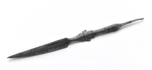 Наконечник сулицы. XI в.-начало XII в. Найден на Троицком раскопе в 2006 г.