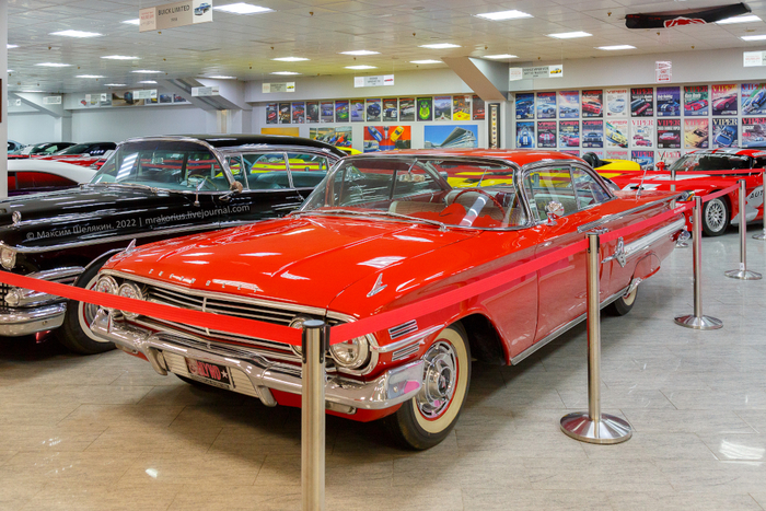 CHEVROLET IMPALA COUPE 1960 из автомузея Ника Панули в Сочи.