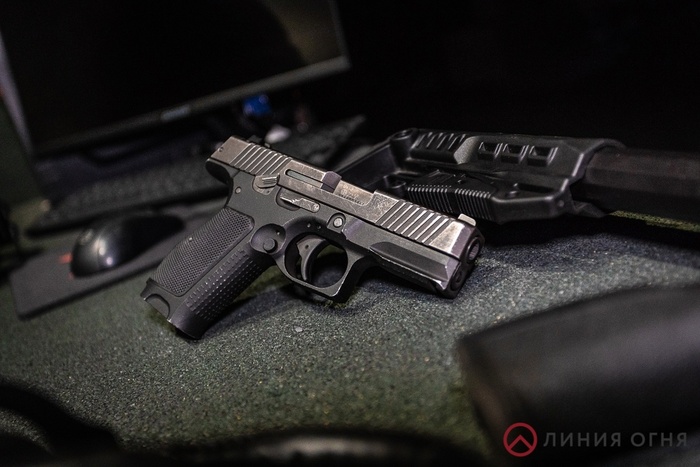 ПЛК. Из этого пистолета я стрелял в тире.