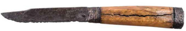Нож с рукоятью. XII в., вторая половина. Предмет получен в результате археологических исследований на Посольском раскопе (Торговая сторона Великого Новгорода, южная часть древнего Славенского конца, Посольская улица) в 1999 г.