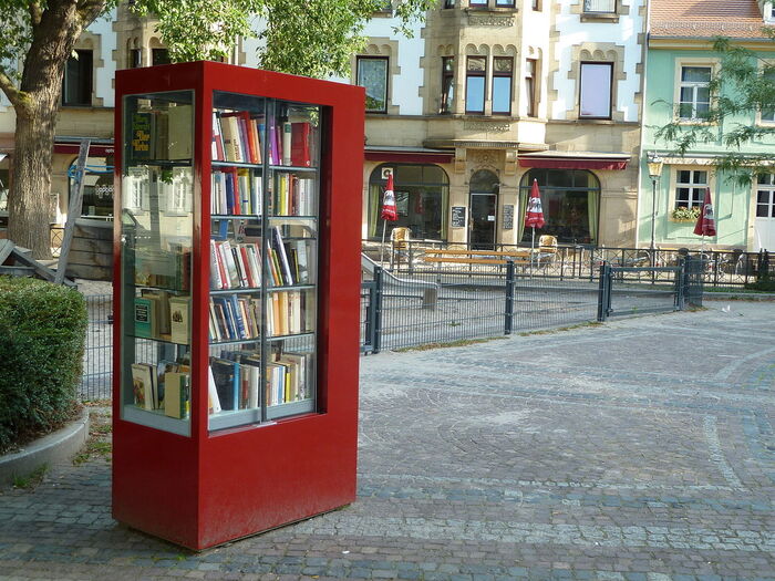 Ответ на пост «Пожалуйста,не выбрасывайте книги»