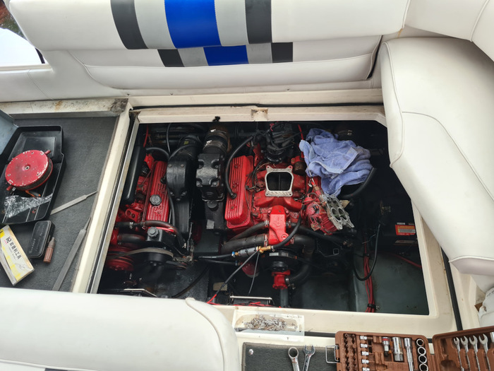 Обнаружили подсос воздуха под карбюраторами по выдутым прокладкам.