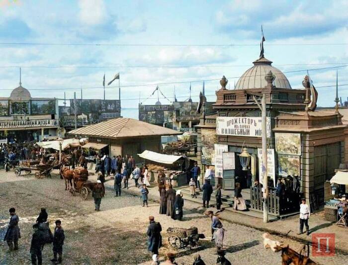 Один из первых кинотеатров в Российской Империи: (прожектор из Парижа) «Волшебный Мир»