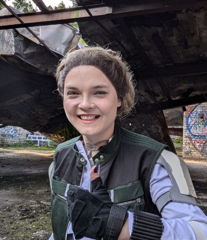 Привет 2007, фоткались на заброшке 🤭