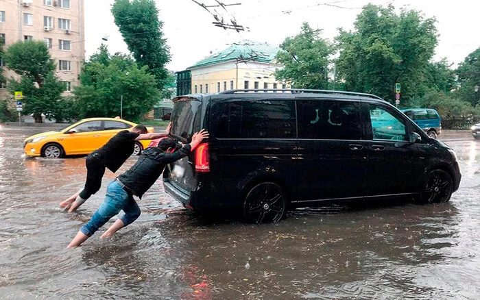 В городе утонуло авто: за него вернут деньги? Транспорт, Автомобилисты, Машина, Полезное, Авто, Потоп, Наводнение, Водитель, Запчасти, Проблема, Страховка, Безопасность, МЧС, Ливень, Дождь, Утопленник, Что делать, Хочу все знать, Каско, Затопление, Длиннопост