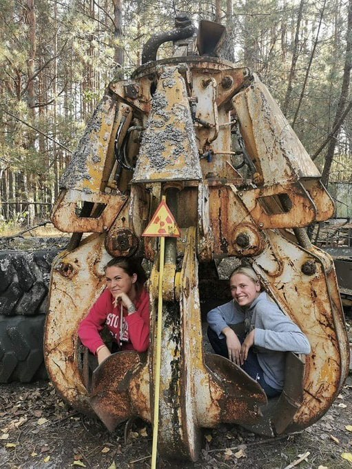 А эти две "горячие" цыпочки, походу поджарились там теперь прилично.