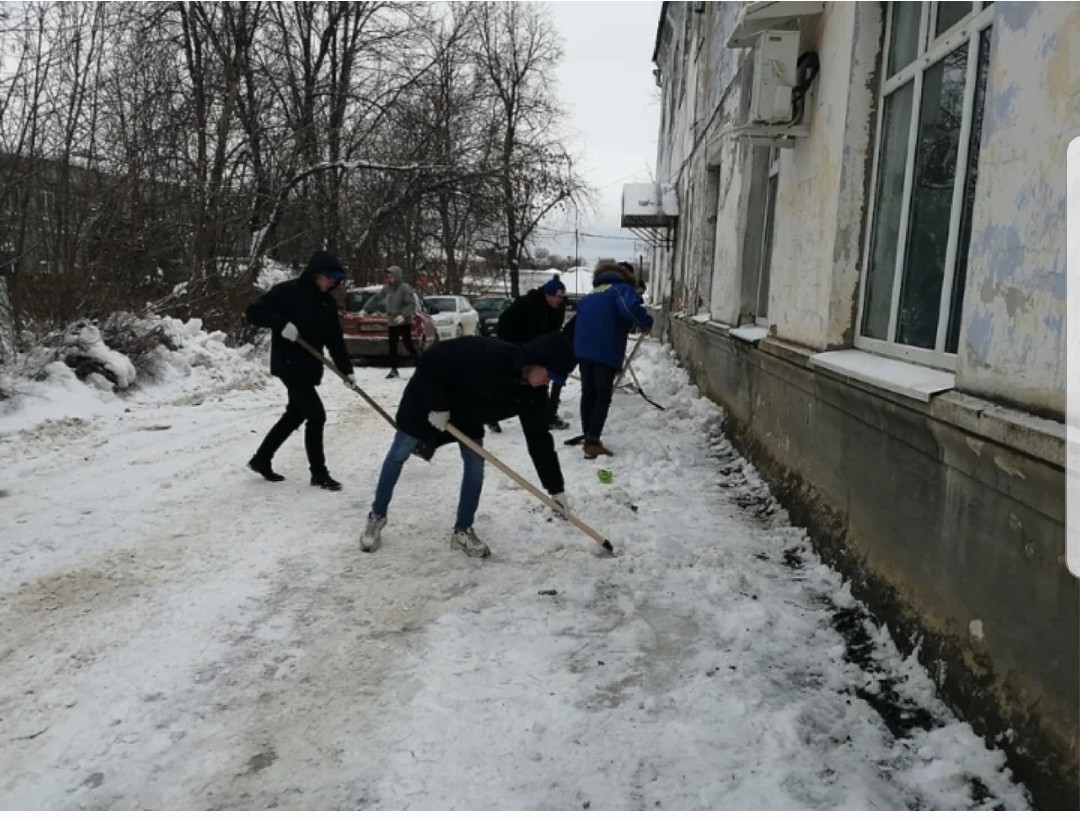 Владимирская чиновница помыла пол и покрасила дверь в больнице Струнино |  Пикабу