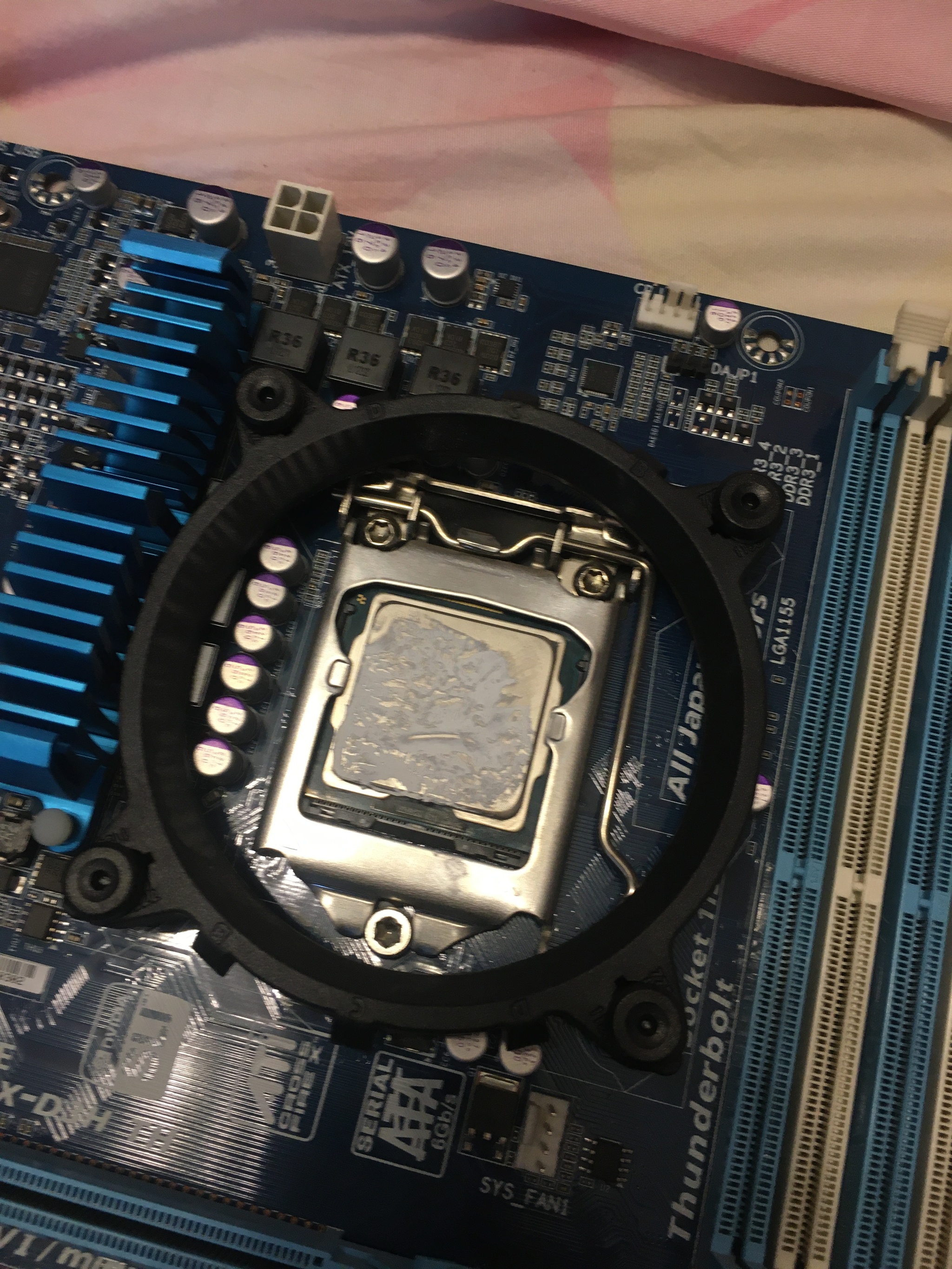 Хелп / как снять кулер с материнской платы | Пикабу