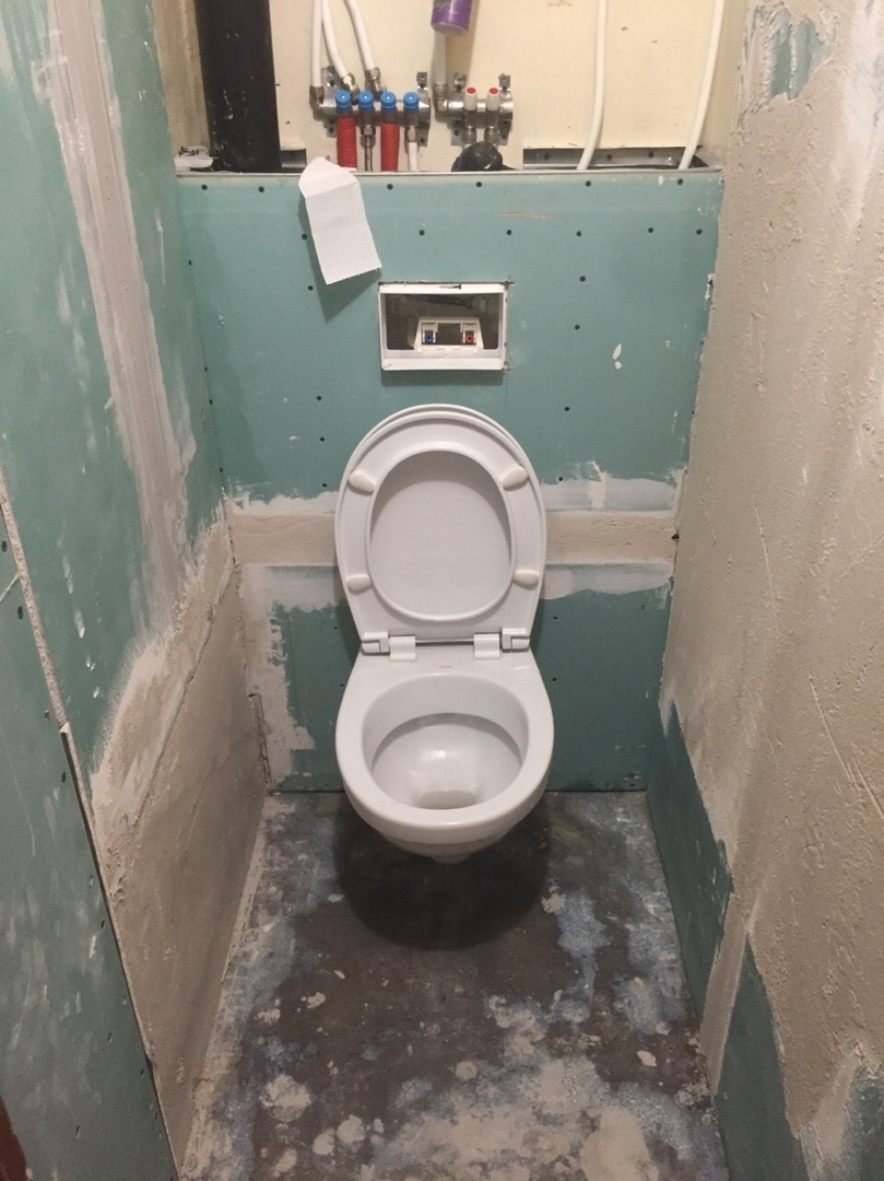 Бюджетный ремонт в туалете своими руками (60 фото)