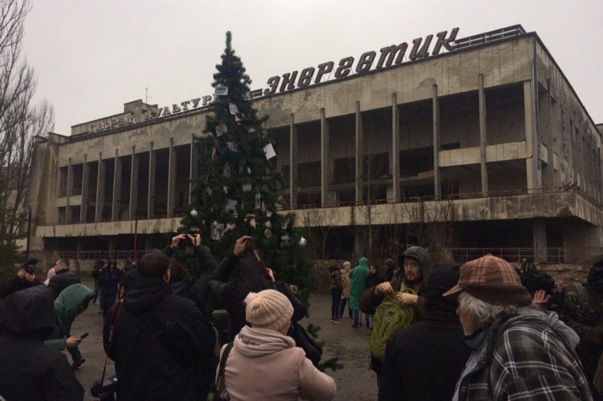 Впервые после аварии на Чернобыльской АЭС в Припяти установили новогоднюю  ёлку | Пикабу