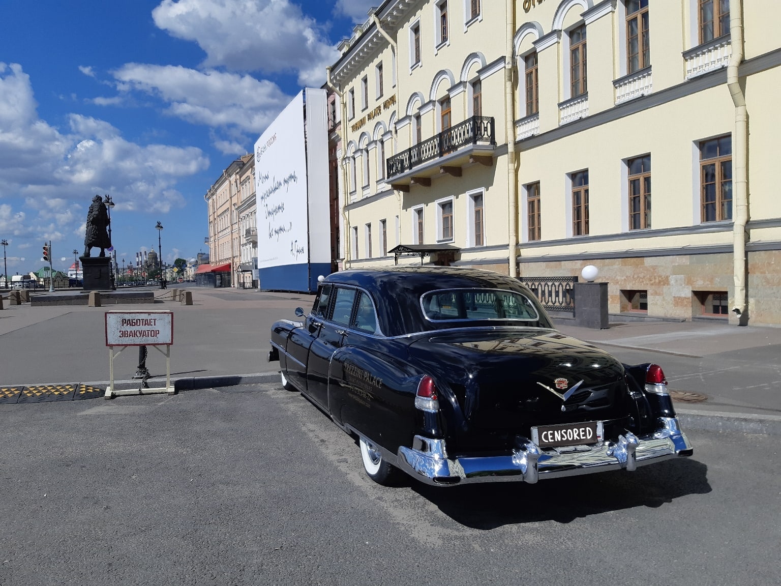 Я в Питере видел разные авто при отелях, но подобный вариант вижу, наверно,  впервые | Пикабу