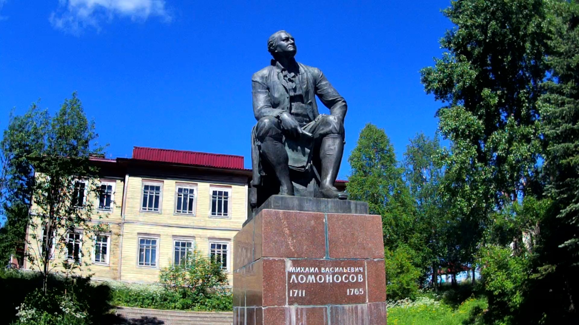 Памятник Ломоносову в селе Ломоносово