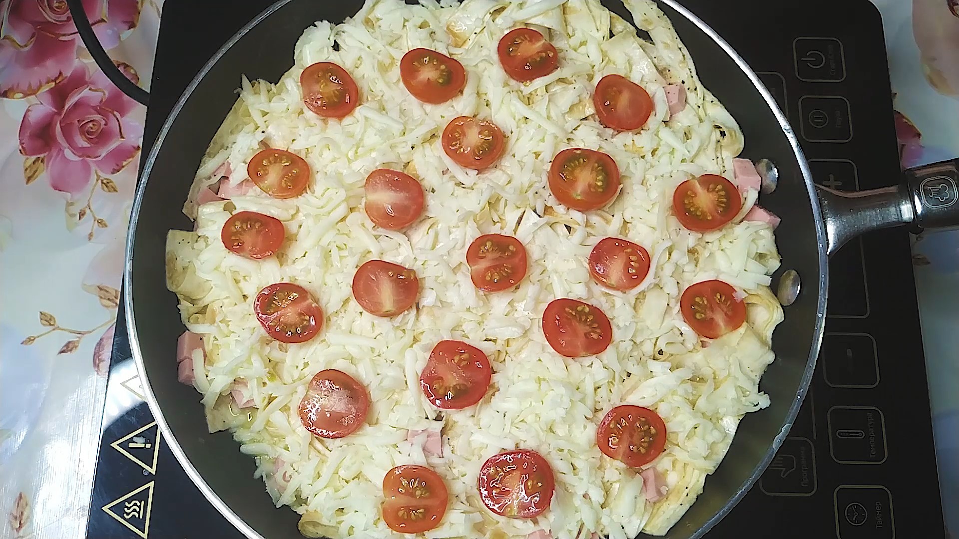 пицца из порезанного лаваша на сковороде с яйцом колбасой и сыром и помидорами рецепт фото 95