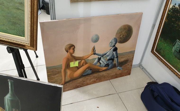 На выставке в Екатеринбурге картины с обнаженными женщинами заклеили стикерами