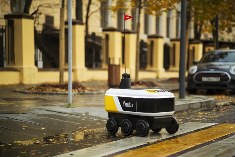 yandeks zapustil bespilotnuyu dostavku