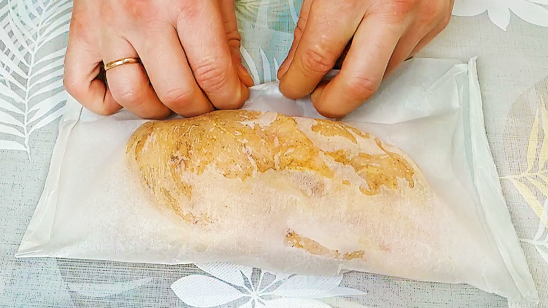 Страта - запеканка из хлеба с курицей, шпинатом и сыром