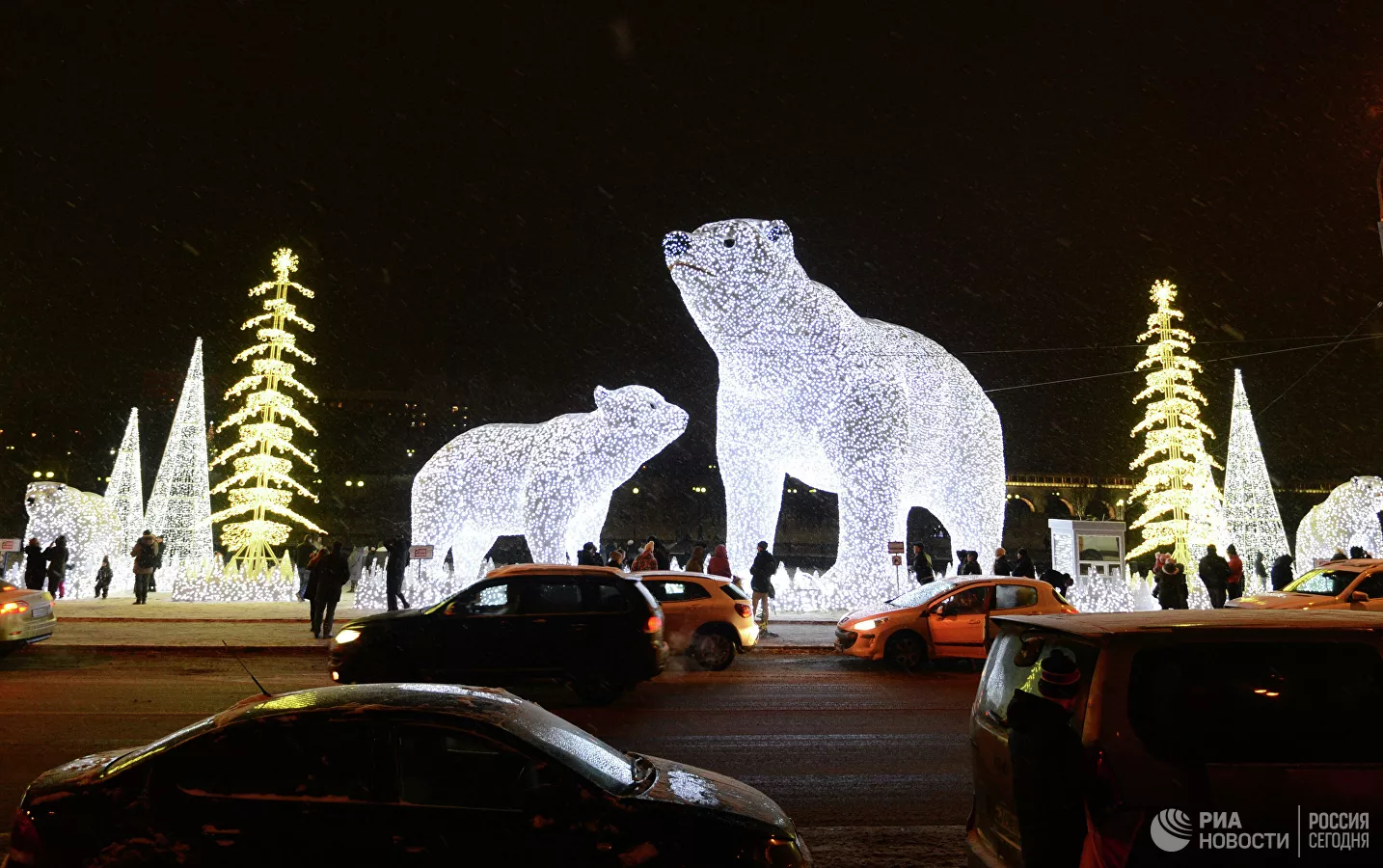 Москву украсят к Новому году белыми медведями! | Пикабу