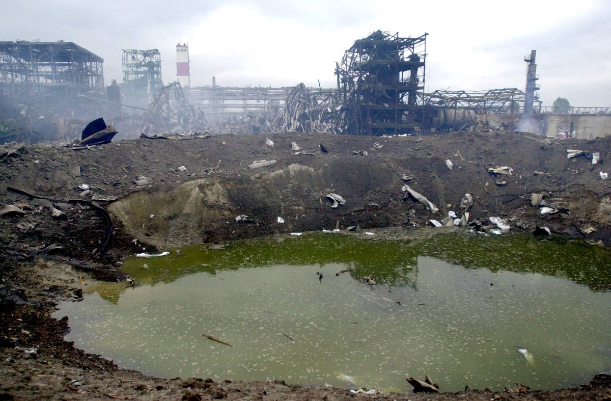 Последствия природных аварий. Взрыв в Тулузе 2001. Взрыв на химическом комбинате azf в Тулузе. Взрыв на химическом комбинате azf в Тулузе 21 сентября. Взрыв на химическом комбинате azf в Тулузе 21 сентября 2001 г., Франция.