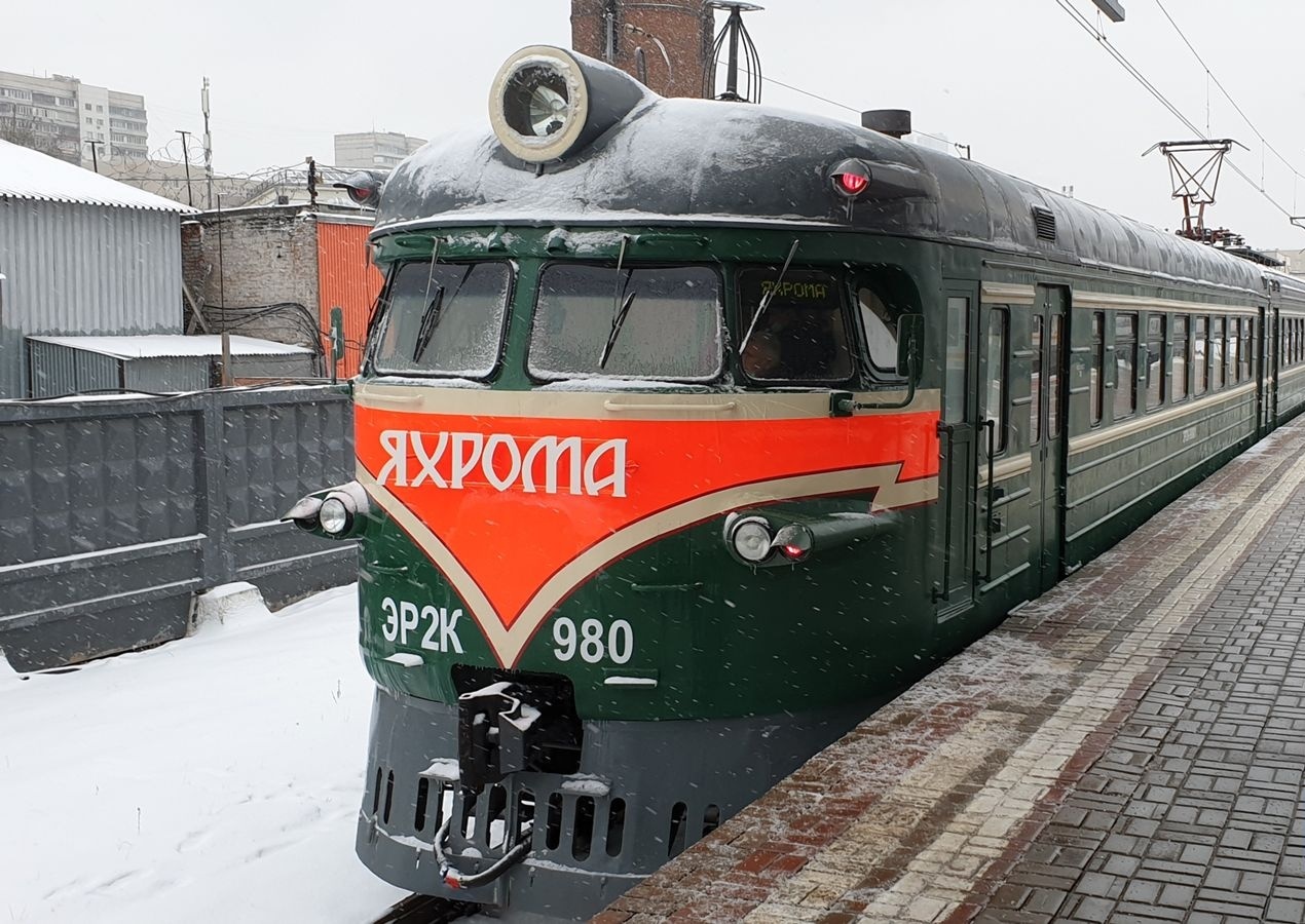 Красавец ретро-поезд в Яхрому. И старые 