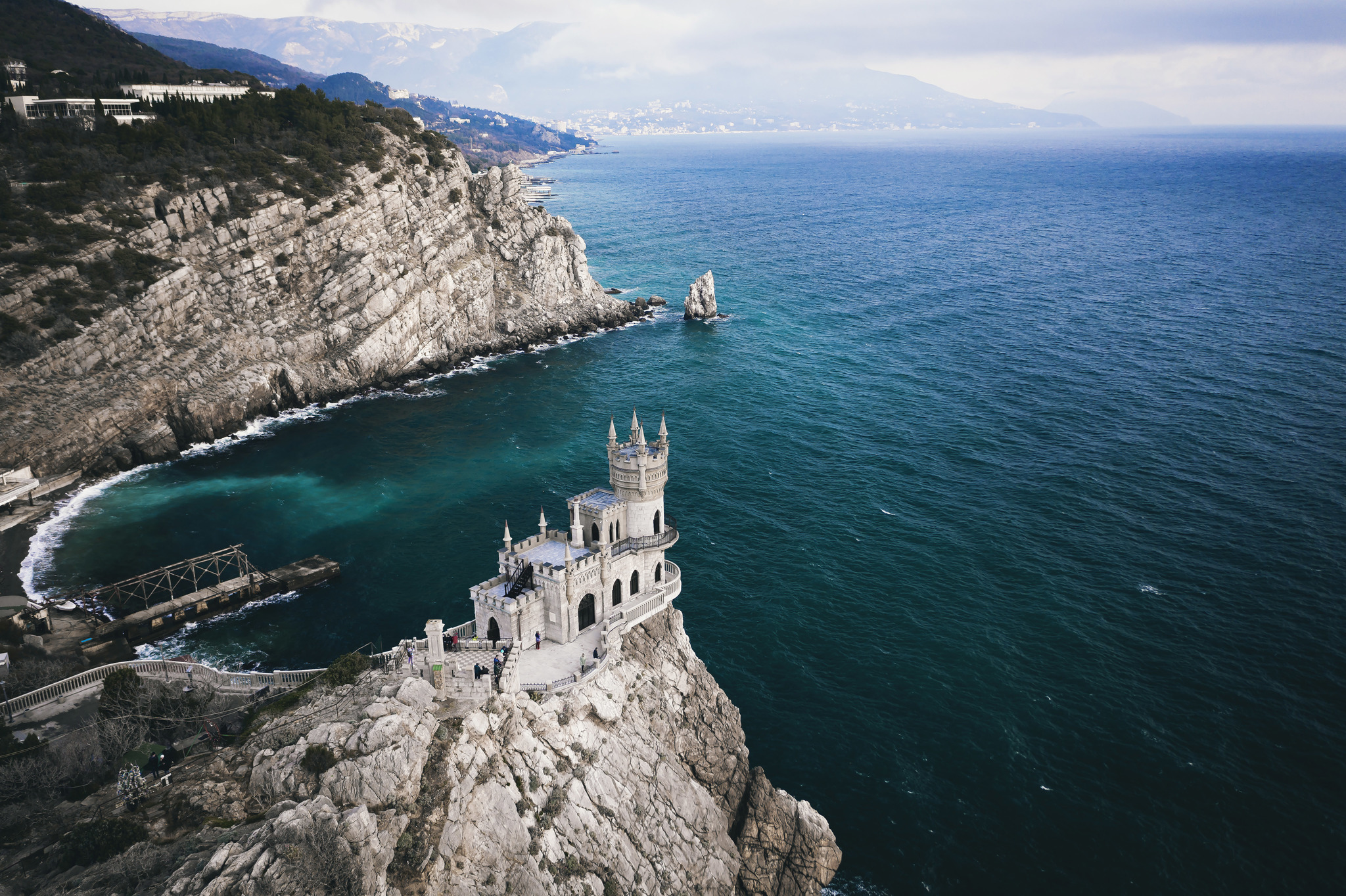 Ecor crimea. Гаспра Ласточкино гнездо. Ласточкино гнездо в Крыму с моря. Дворец-замок Ласточкино гнездо(Гаспра, Ялта). Севастополь Ласточкино гнездо.