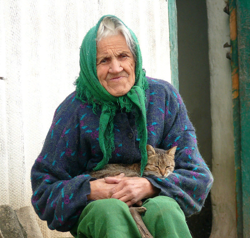 Фото бабушек на лавочке в деревне